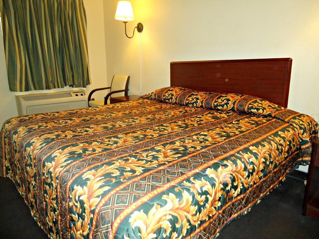 فيكتورفيل Economy Inn الغرفة الصورة